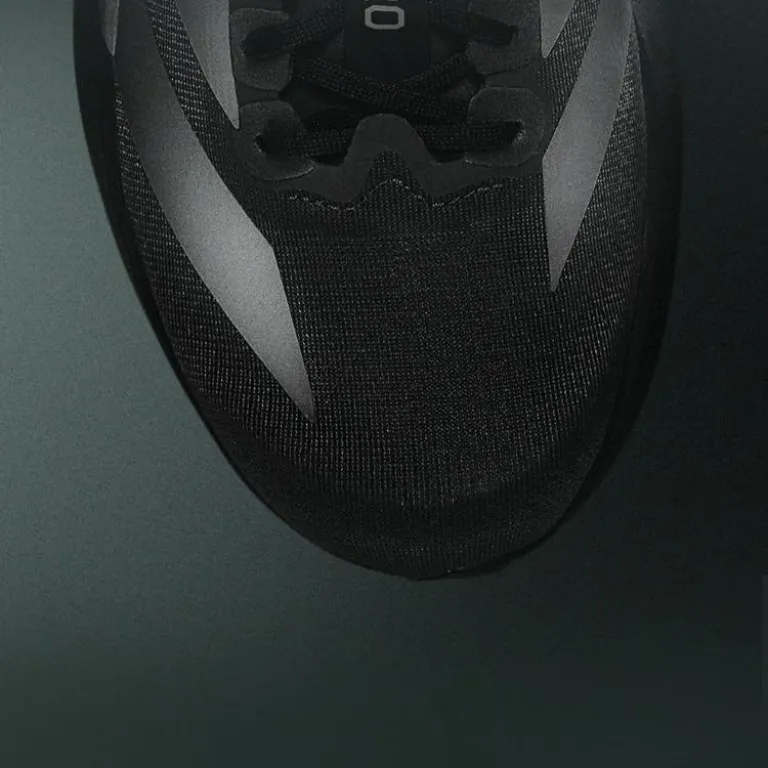کفش دو ماراتن مسابقهای مردانه آدیداس adizero evo فوق سبک با ضربه‌گیری بالا، کفش سال FNAA