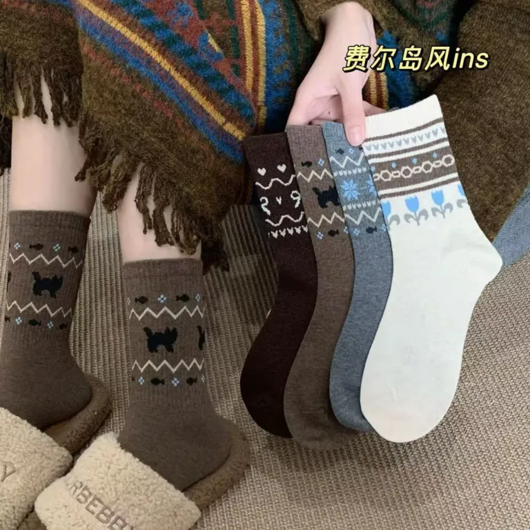 جوراب زنانه پاییزی و زمستانی ضخیم طرح فیرآیل قومی مدل جدید ساقبلند کوتاه استایل اینساگرامی لاغرکننده و همهپسند