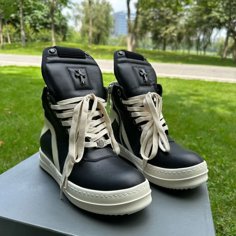 بوت ساق‌بلند چرم طبیعی مشکی طرح مثلث وارونه سایز بزرگ زیره ضخیم مدل Rick Owens