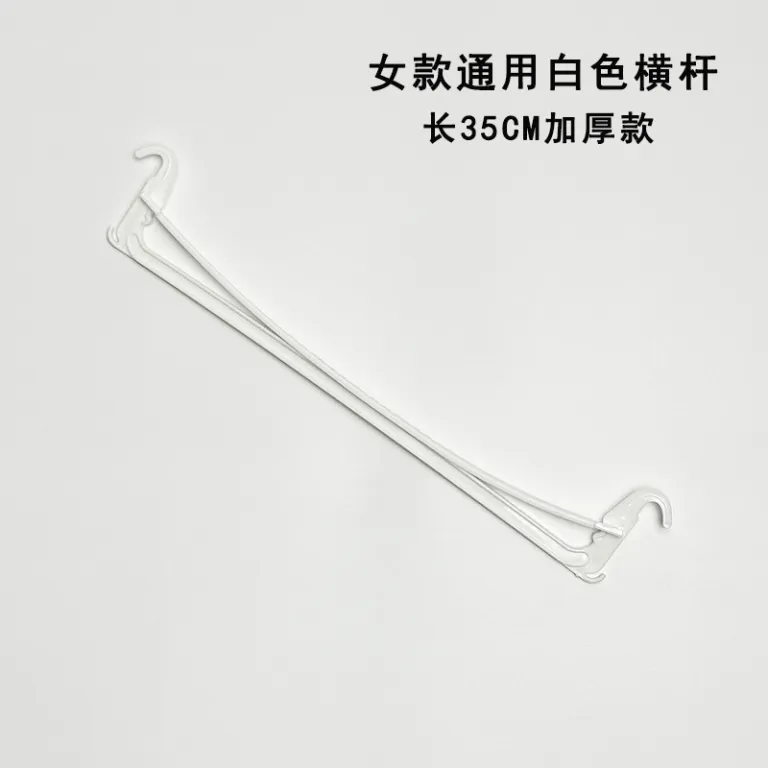 چوب‌لباسی پلاستیکی مشکی و سفید طرح چوب ضدلغزش مناسب کت و شلوار مردانه و زنانه، آویز فروشگاه لباس با شانه پهن و گیره شلوار LOGO