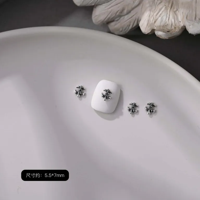 ست کامل زیورآلات ناخن کروم هارتس طرح صلیب آلیاژ تیره با نگین قلب و نگین‌های تزئینی