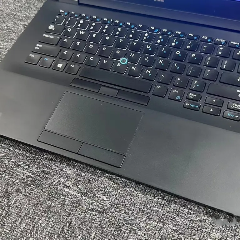 لپ‌تاپ باریک و سبک 14 اینچی Latitude E7390 مخصوص بازی و کارهای اداری i7