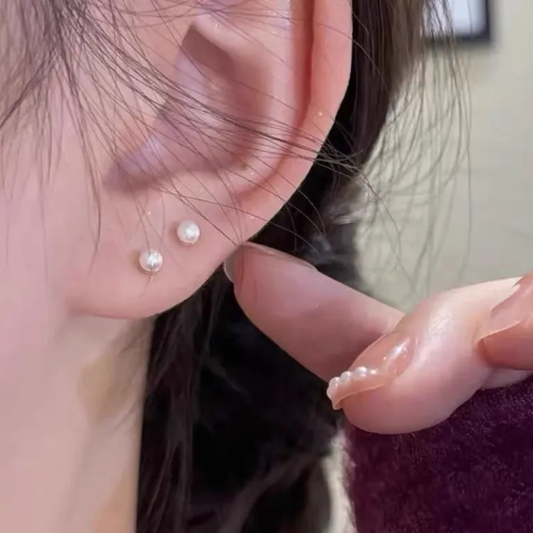 S925 گوشواره میخی نقره خالص با حس لوکس، شیک و همه‌پسند مناسب استایل، عمده از تولیدکننده برای فروش شب‌بازار و بساط