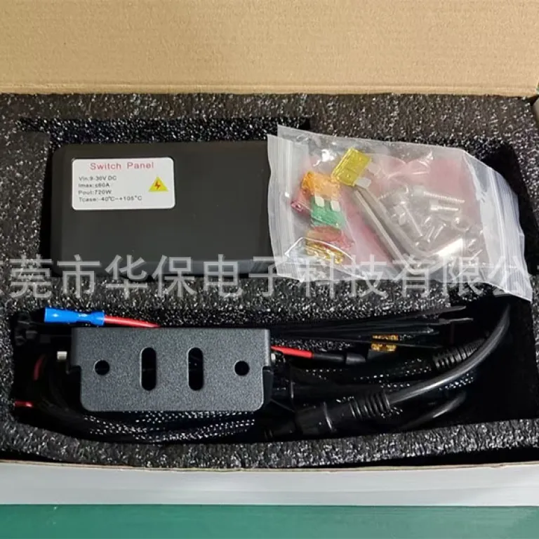 جعبه کنترل چراغهای LED اصلاحشده جیپ رانگلر، پنل کلید 6 کاناله با فیوز و رله