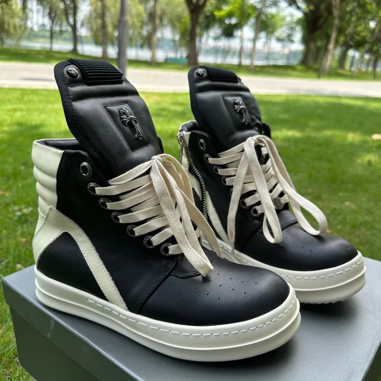 بوت ساق‌بلند چرم طبیعی مشکی طرح مثلث وارونه سایز بزرگ زیره ضخیم مدل Rick Owens