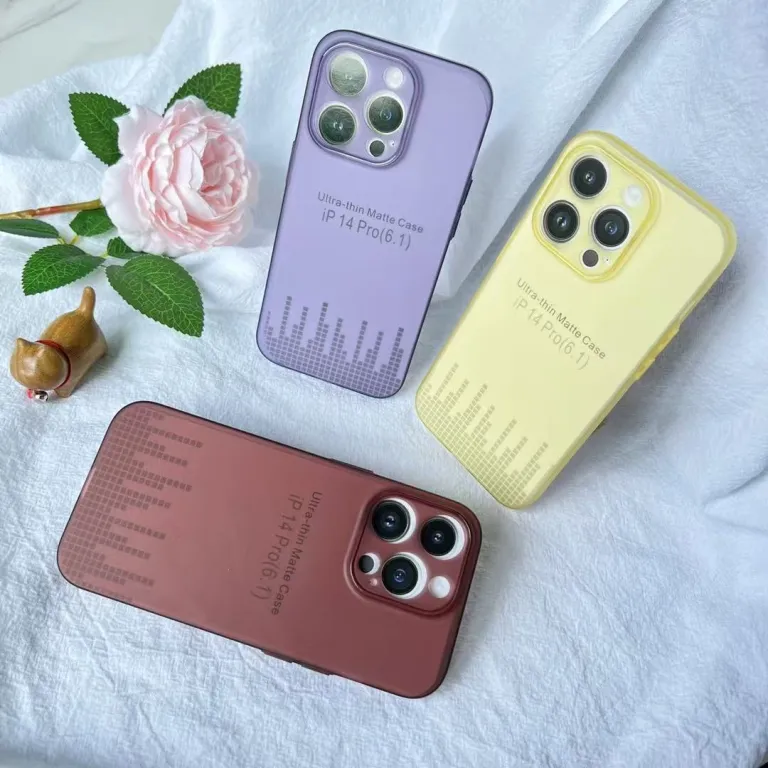 قاب گوشی مات فوق‌باریک با رنگ شفاف و حس پوستی مناسب اپل 15pro و سازگار با iPhone16pro با برش دقیق و محافظ ضد ضربه