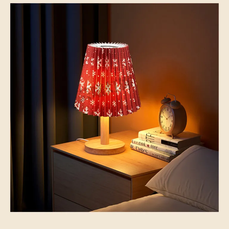 آباژور پارچه‌ای طرح کریسمس مناسب اقامتگاه، هتل، چراغ کنار تخت و دیوارکوب، تزئینات جشن کریسمس و چراغ رومیزی