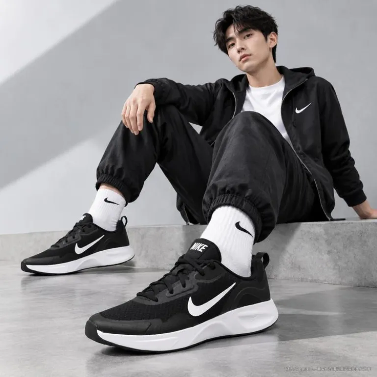کفش ورزشی مردانه Nike WEARALLDAY با رویه مش، ضربه‌گیر و راحتی؛ سایز کوچک است، پیشنهاد می‌شود نیم سایز بزرگ‌تر سفارش دهید