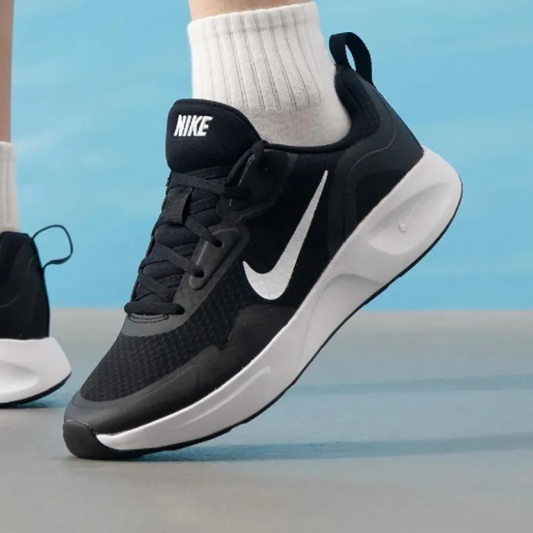 کفش ورزشی مردانه Nike WEARALLDAY با رویه مش، ضربه‌گیر و راحتی؛ سایز کوچک است، پیشنهاد می‌شود نیم سایز بزرگ‌تر سفارش دهید