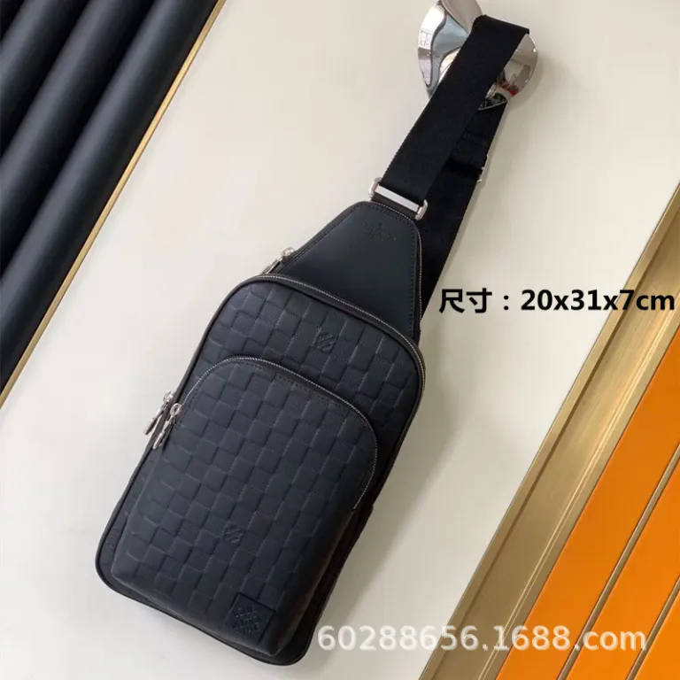 عرضه مستقیم کراس‌بوردر 2025 مدل جدید کیف مردانه m lv مشکی بلک‌واریر کیف کمری کیف سینه چرم طبیعی کیف دوشی کج شیک کیف تک‌دوش