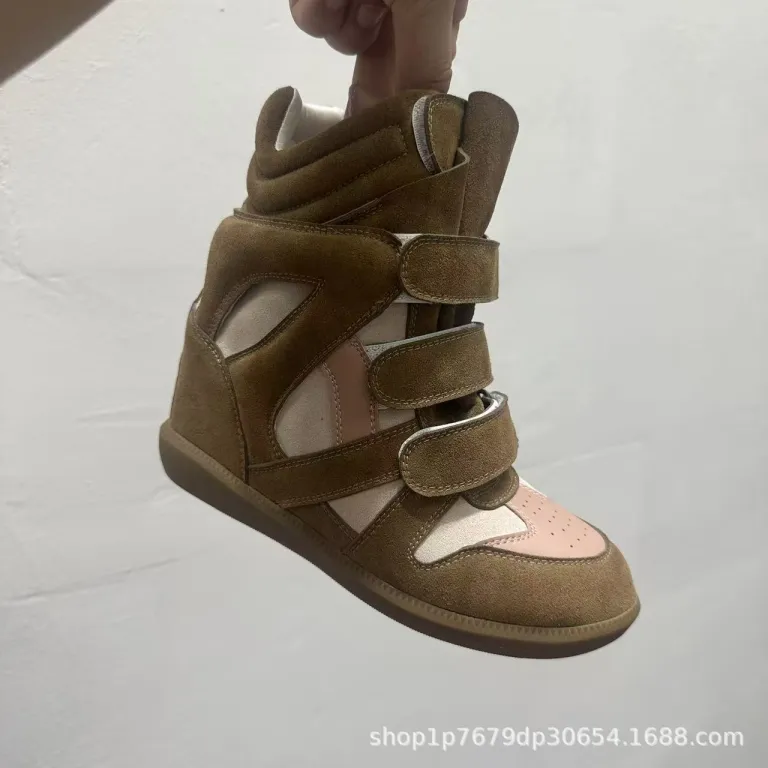 کفش اسپرت ایزابل کراس‌بوردر با کفی بلند داخلی، ساق بلند، دو رنگ، پنجه گرد، تخت، راحتی، بند چسبی