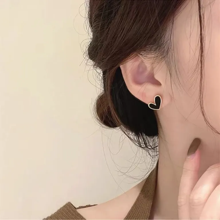 S925 گوشواره میخی نقره خالص با حس لوکس، شیک و همه‌پسند مناسب استایل، عمده از تولیدکننده برای فروش شب‌بازار و بساط