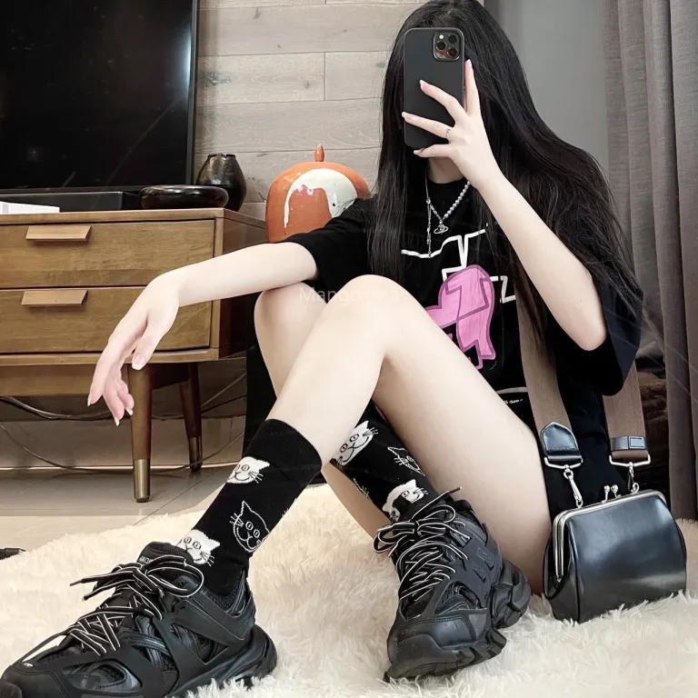 جوراب زنانه رنگارنگ HappySocks طرح کارتونی بامزه مدل اینستاگرامی نیمه‌ساقه بیرونی خیابانی