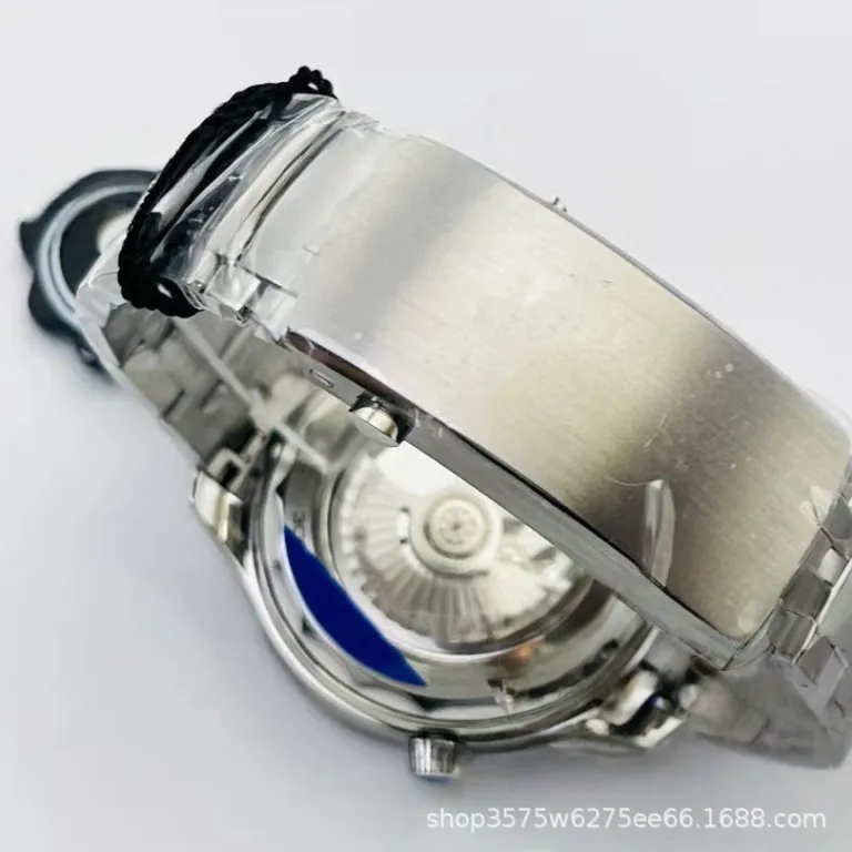 ساعت مچی اتوماتیک مکانیکی غواصی شب‌نما از سری Seamaster امگا با موومان 8800 و 300 ساخت کارخانه VS