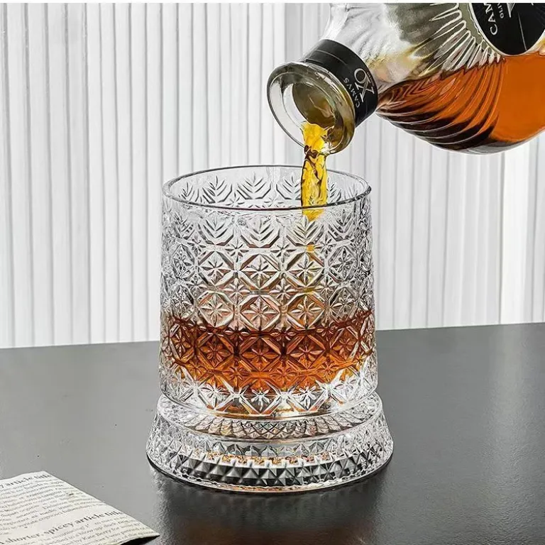 لیوان چرخان ویسکی پرفروش با نور، لیوان شیشه‌ای چرخان، لیوان شیشه‌ای برجسته‌کاری شده سبک لوکس، لیوان مخصوص نوشیدنی خارجی