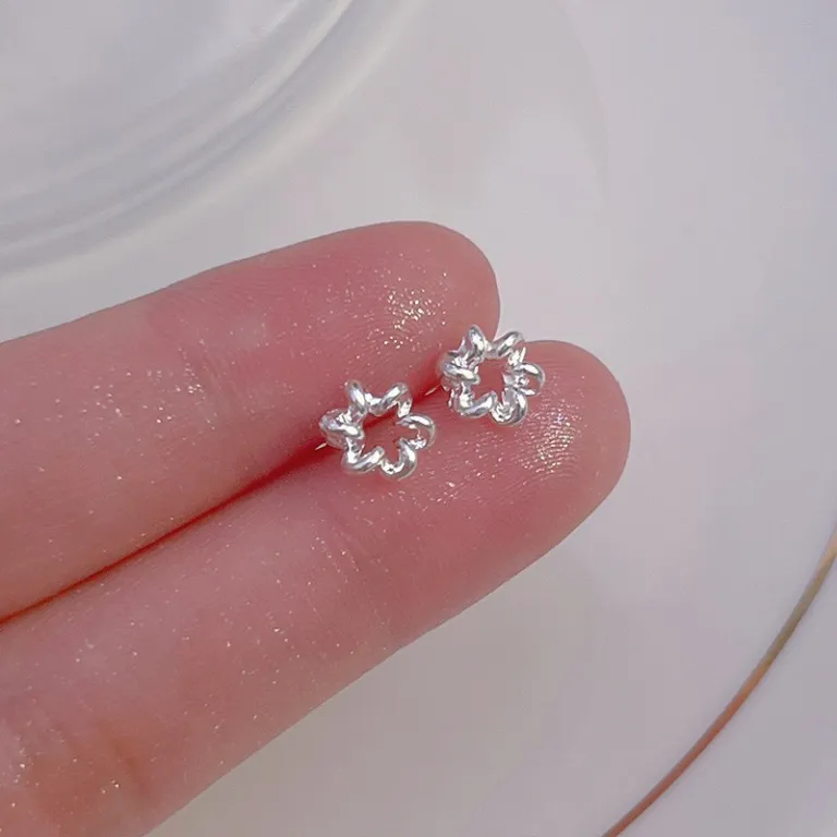 S925 گوشواره میخی نقره خالص با حس لوکس، شیک و همه‌پسند مناسب استایل، عمده از تولیدکننده برای فروش شب‌بازار و بساط