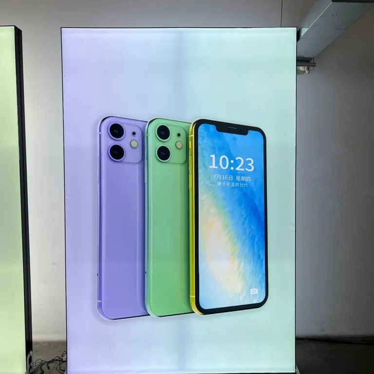 تابلوی LED سافت‌فیلم UV با نور پس‌زمینه، استند تبلیغاتی، تابلوی سردرب فروشگاهی، حروف برجسته نورانی سفارشی
