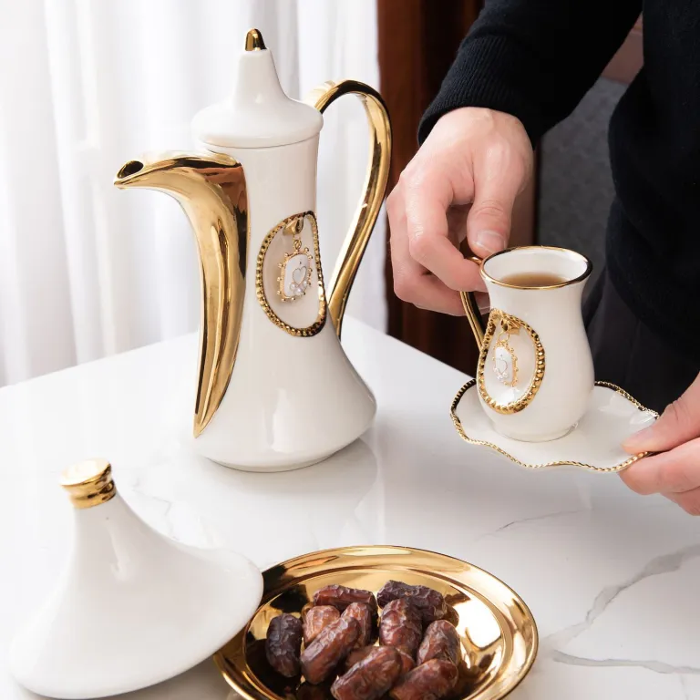 ست چای‌خوری عربی دبی خاورمیانه، آویز، فنجان و نعلبکی طلایی، کتری کاخ، ست عصرانه صادراتی