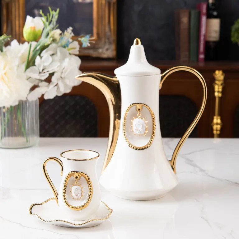 ست چای‌خوری عربی دبی خاورمیانه، آویز، فنجان و نعلبکی طلایی، کتری کاخ، ست عصرانه صادراتی
