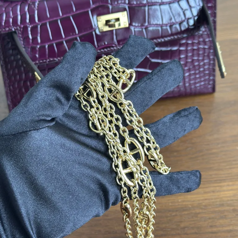 کیف زنانه دوشی و کراسبادی چرم اصل طرح کروکودیل مدل کلی نسل اول 22 چرم گاوی لایه رویی با یراق‌آلات استیل