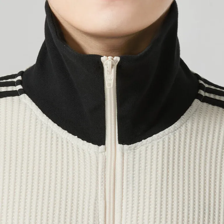 کاپشن یقه‌ایستاده adidas Originals طرح راه‌راه و بافت وافل، مناسب زنانه و مردانه، استایل اسپرت و شیک