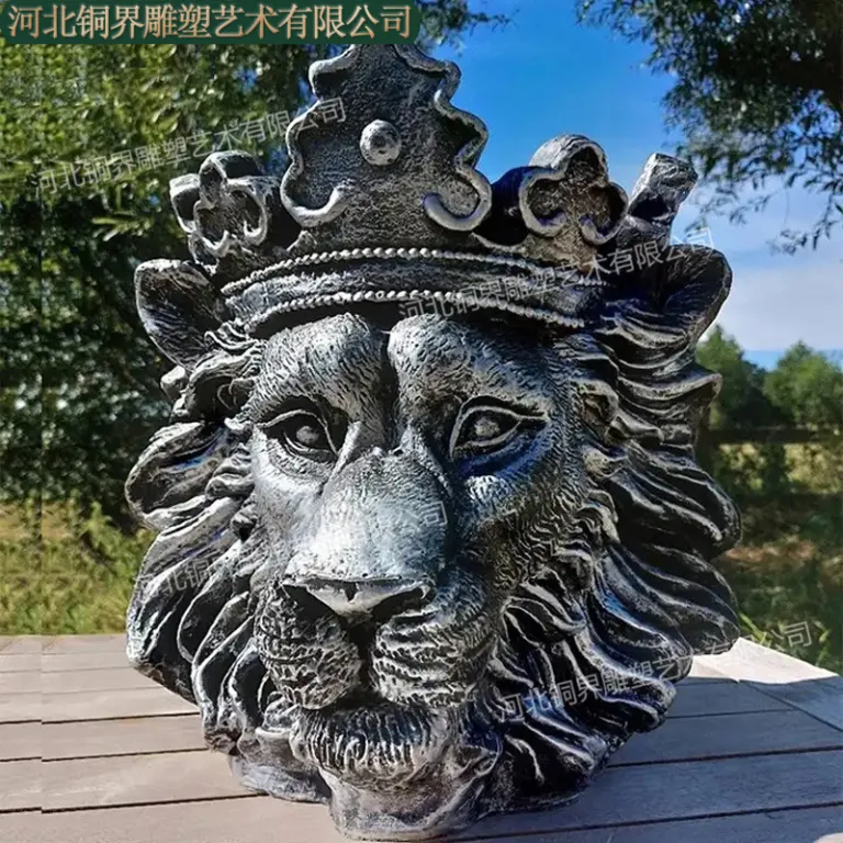 مجسمه برنزی سر شیر حیوانی، نقش‌برجسته دیواری سر حیوان، مجسمه برنزی طلایی رنگ برای دکوراسیون فضای باز