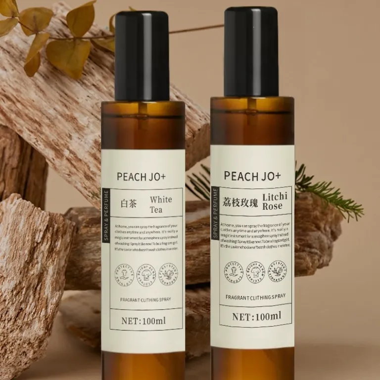 اسپری خوشبوکننده لباس و پارچه PEACH JO+ با ماندگاری بالا، از بین برنده بوی نامطبوع و تصفیه‌کننده هوا