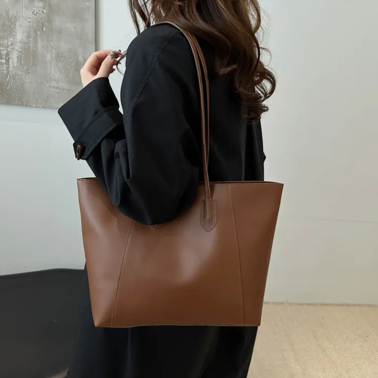 کیف توت بزرگ زنانه مدل جدید زمستانی مناسب محل کار و استفاده روزمره شیک و خاص