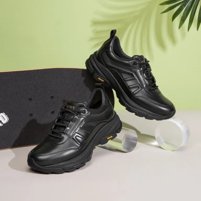 کفش چرم مردانه کلاسیک راحتی فضای باز با زیره Vibram مدل فروشگاهی برند Crown