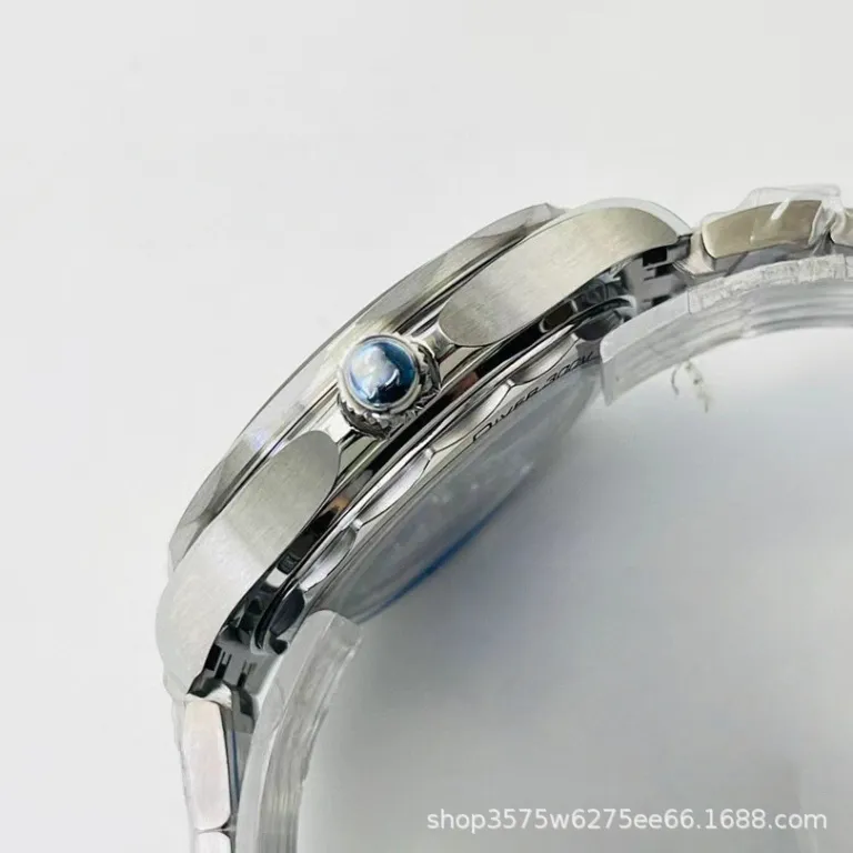 ساعت مچی اتوماتیک مکانیکی غواصی شب‌نما از سری Seamaster امگا با موومان 8800 و 300 ساخت کارخانه VS