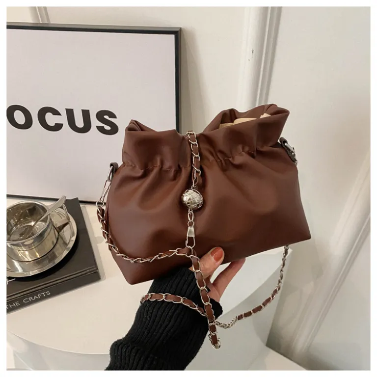 کیف زنانه خاص و باکیفیت 2024 مدل جدید تابستانی، کیف دوشی و رودوشی زنجیری همه‌کاره، کیف ابری چین‌دار لوکس