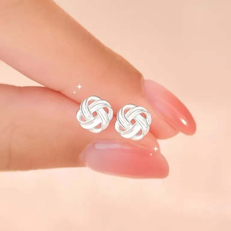 S925 گوشواره میخی نقره خالص با حس لوکس، شیک و همه‌پسند مناسب استایل، عمده از تولیدکننده برای فروش شب‌بازار و بساط