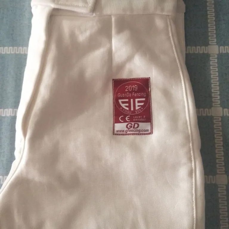 ست سه‌تکه محافظ شمشیربازی گواندا FIE شامل ژاکت، جلیقه و شلوار حرفه‌ای با قابلیت تنفس