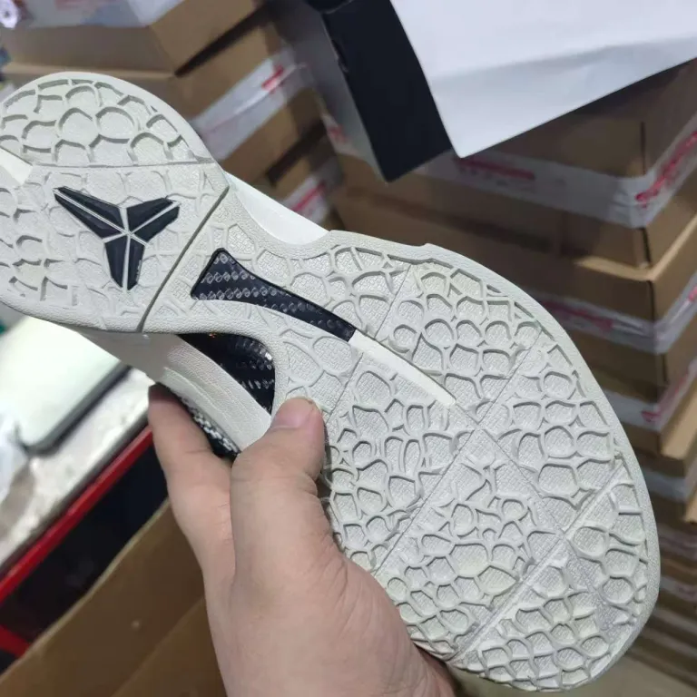 کفش بسکتبال کوبی 6 نسخه اورجینال پوتیان Kobe6 مدل گرین هورنت با صفحه کربنی، مناسب مسابقه و تمرین مردانه و زنانه