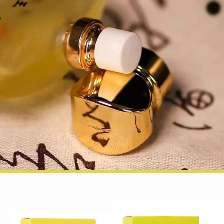عطر کلاسیک گل محمدی با ماندگاری طولانی 72 ساعت، رایحه تازه و ملایم، مناسب آقایان و بانوان، با نت‌های رز، یاسمن و گل محمدی