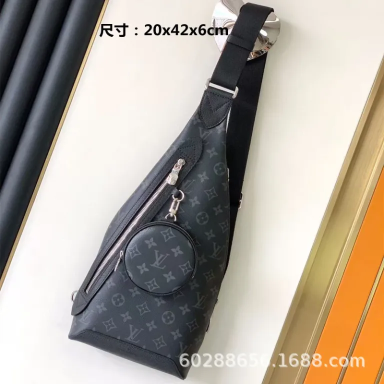 عرضه مستقیم کراس‌بوردر 2025 مدل جدید کیف مردانه m lv مشکی بلک‌واریر کیف کمری کیف سینه چرم طبیعی کیف دوشی کج شیک کیف تک‌دوش