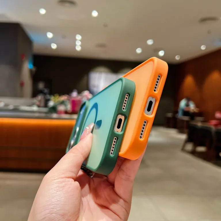 قاب گوشی مغناطیسی با روکش مخملی 17PROMAX ضد ضربه با طراحی دو رنگ مناسب برای iPhone18 محافظ آکریلیک اپل