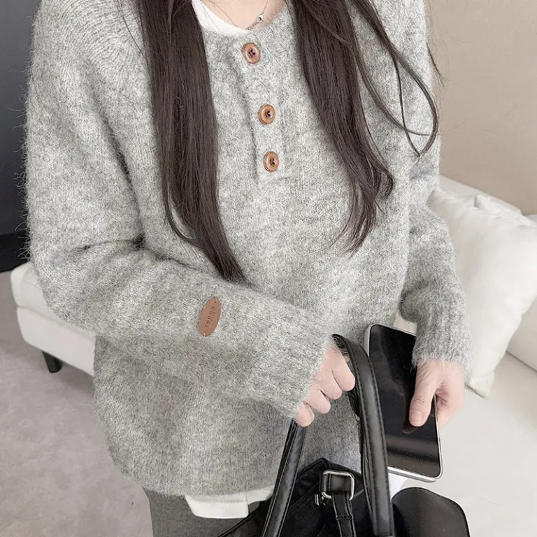 پلیور یقه‌گرد نرم و لطیف زنانه پاییزه و زمستانه، سبک گشاد و راحت برای استایل روزمره
