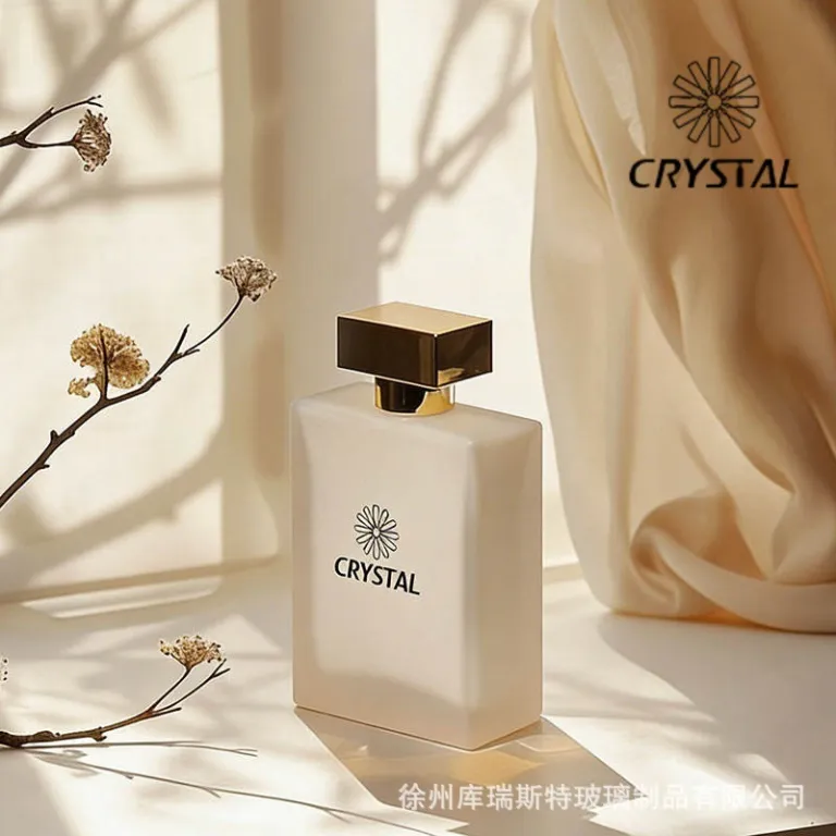 بطری خالی مربعی مات سفید برای تقسیم عطر، سرم و نمونه لوازم آرایشی لوکس