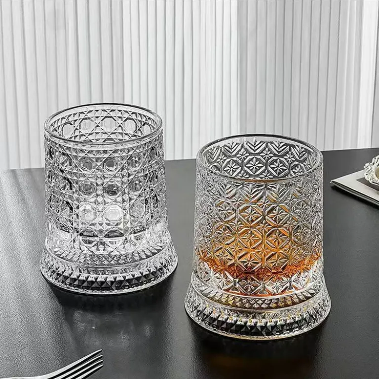 لیوان چرخان ویسکی پرفروش با نور، لیوان شیشه‌ای چرخان، لیوان شیشه‌ای برجسته‌کاری شده سبک لوکس، لیوان مخصوص نوشیدنی خارجی