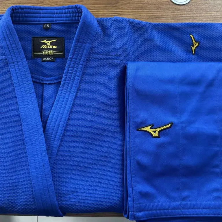 جودوگی تأیید شده IJF 750 گرم حرفه‌ای برای مسابقه و تمرین تأیید فدراسیون بین‌المللی جودو مدل ژاپنی بزرگسالان