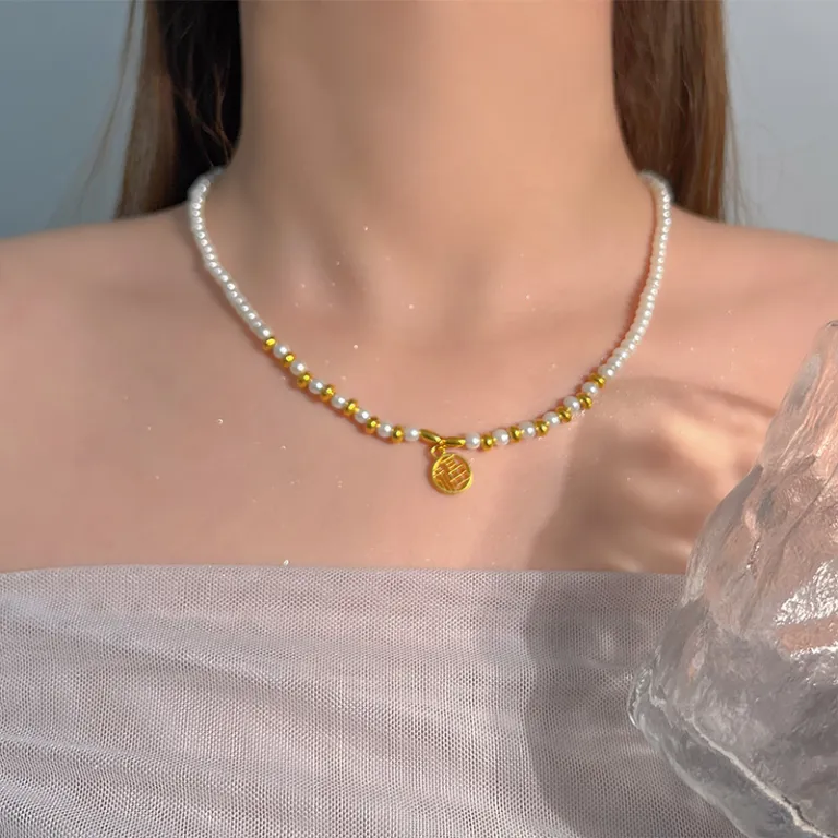 گردنبند مروارید طرحدار زنانه، سبک خاص و لوکس، طراحی سطح بالا، شیک و باوقار، گردنبند استخوانی، گردنبند یقهای، گردنبند مناسب پلیور، زنجیر مروارید