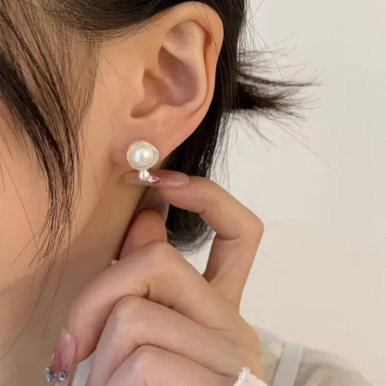 S925 گوشواره میخی نقره خالص با حس لوکس، شیک و همه‌پسند مناسب استایل، عمده از تولیدکننده برای فروش شب‌بازار و بساط