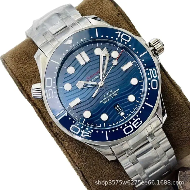 ساعت مچی اتوماتیک مکانیکی غواصی شب‌نما از سری Seamaster امگا با موومان 8800 و 300 ساخت کارخانه VS