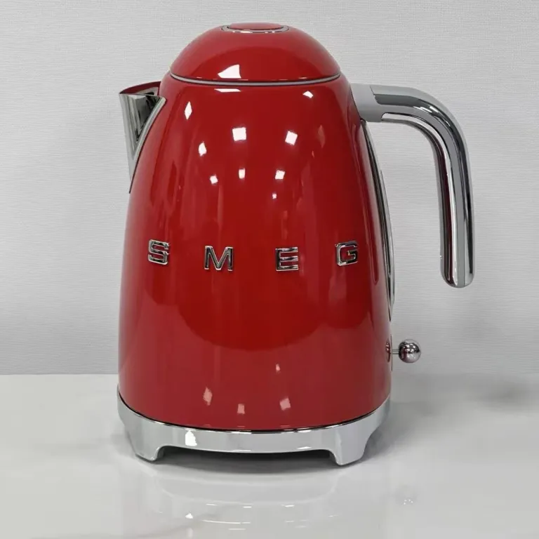 کتری برقی SMEG KLF03 خانگی با طراحی رترو، کنترل دما، بدنه استیل ضدزنگ، جوش‌آوری و گرم نگه‌داشتن، مخصوص اروپا