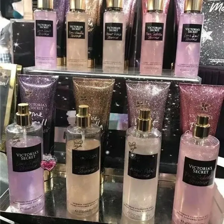 اسپری بدن براق و معطر ویکتوریا سکرت با ماندگاری بالا - عمده و کراس بوردر