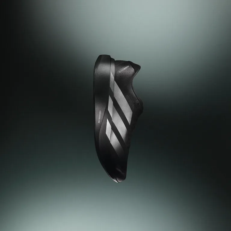 کفش دو ماراتن مسابقهای مردانه آدیداس adizero evo فوق سبک با ضربه‌گیری بالا، کفش سال FNAA