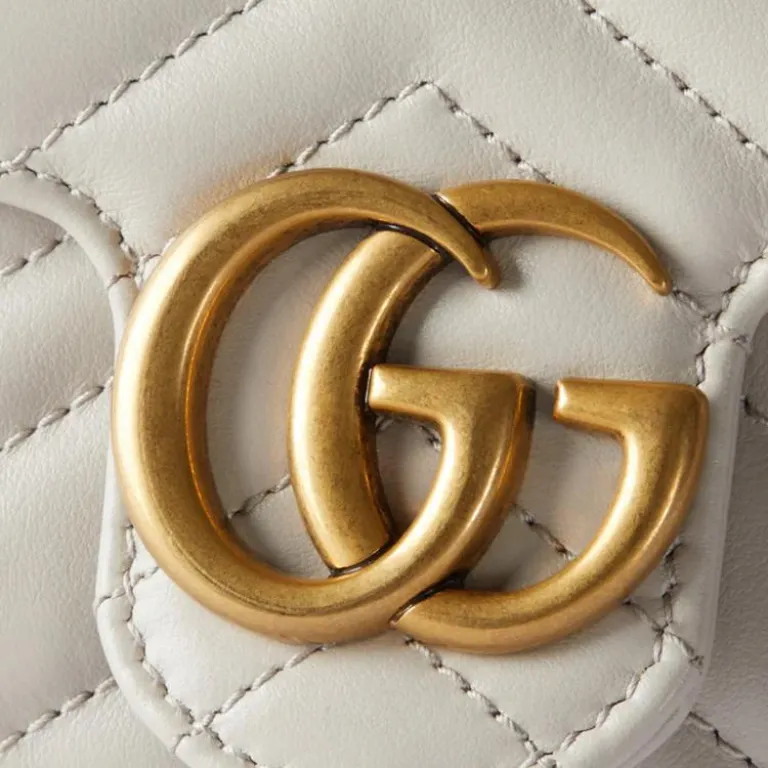 کیف دستی مینی زنانه GUCCI از چرم گاوی، از مجموعه کلاسیک Marmont با بند زنجیری دوشی و کراسبادی