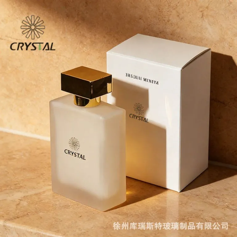 بطری خالی مربعی مات سفید برای تقسیم عطر، سرم و نمونه لوازم آرایشی لوکس