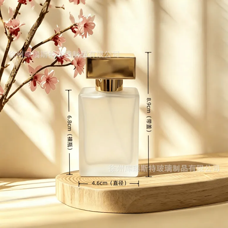 بطری خالی مربعی مات سفید برای تقسیم عطر، سرم و نمونه لوازم آرایشی لوکس